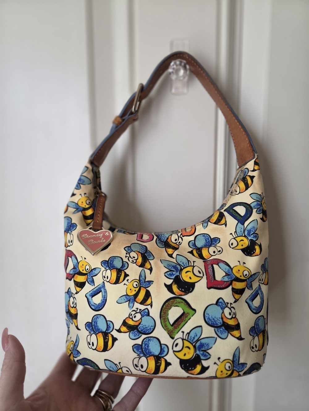 Dooney&Bourke VTG. The "BEE COLLECTION" BEE'S & D'S PRINT HOBO BAG.Y2K #J6697333